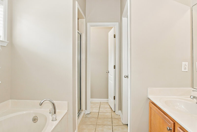 1,620/Mo, 55 Mossy Springs Dr Oakland, TN 38060 Primary Bathroom View