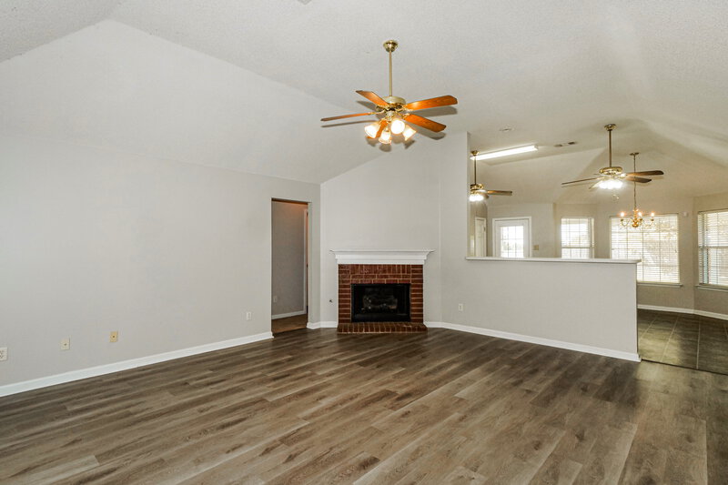 2,130/Mo, 75 Oakridge Cv Oakland, TN 38060 Living Room View