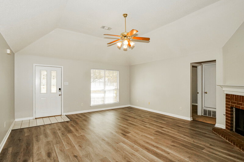 2,130/Mo, 75 Oakridge Cv Oakland, TN 38060 Living Room View 2