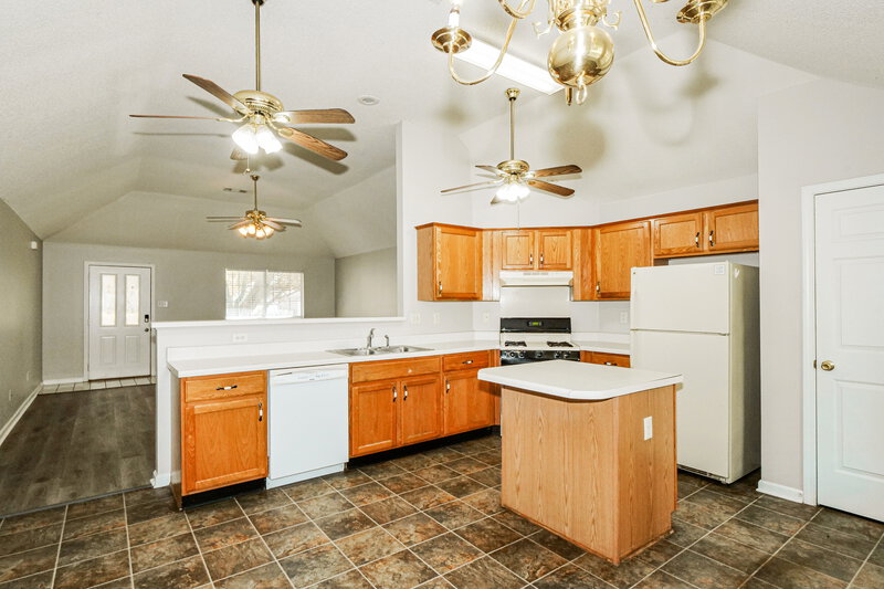 2,130/Mo, 75 Oakridge Cv Oakland, TN 38060 Kitchen View 2