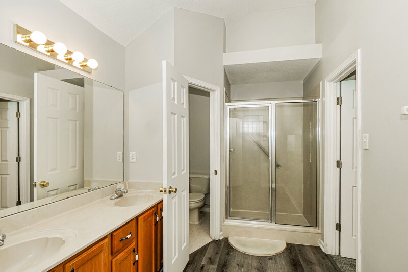 2,130/Mo, 75 Oakridge Cv Oakland, TN 38060 Main Bathroom View 2