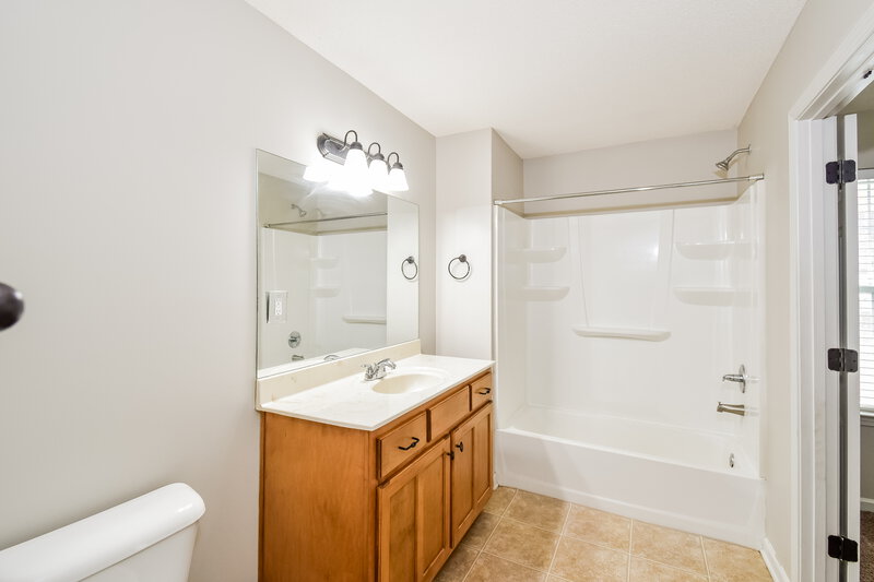 1,875/Mo, 9889 Southern Oak Way Olive Branch, MS 38654 Main Bathroom View