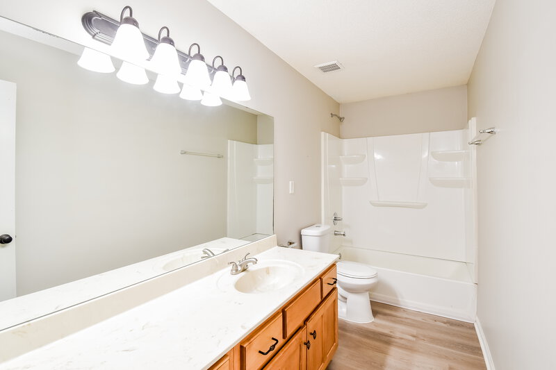 1,875/Mo, 9889 Southern Oak Way Olive Branch, MS 38654 Bathroom View