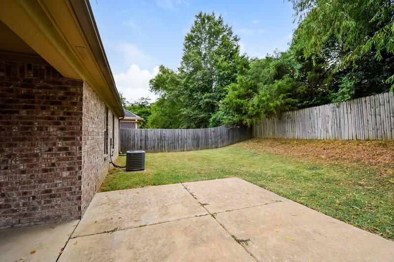 1,875/Mo, 9889 Southern Oak Way Olive Branch, MS 38654 Backyard View