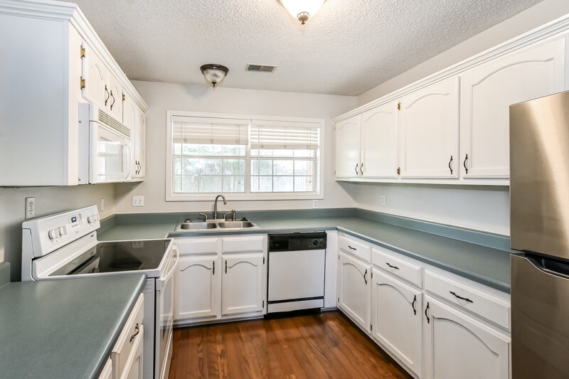 1,790/Mo, 10102 Fox Hunt Dr Olive Branch, MS 38654 Kitchen View 2