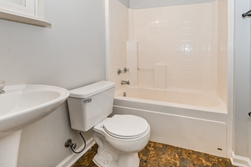 1,790/Mo, 10102 Fox Hunt Dr Olive Branch, MS 38654 Bathroom View