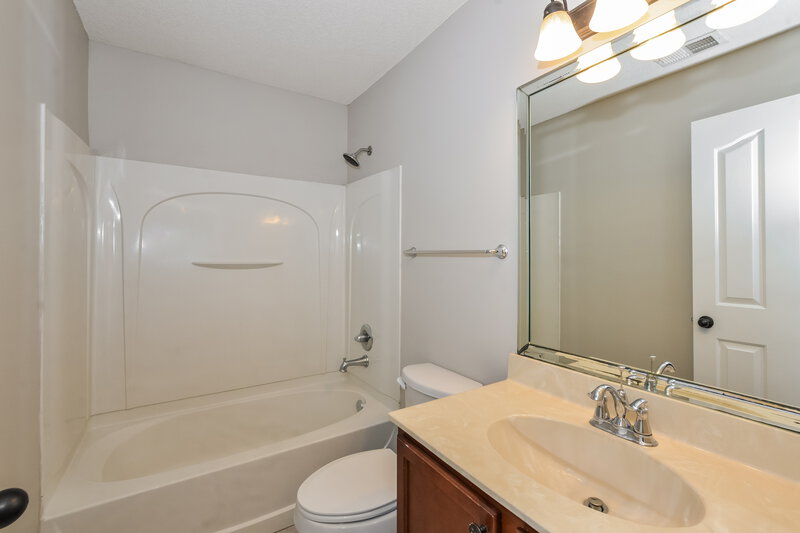 1,840/Mo, 3181 Scott Hill Cir Horn Lake, MS 38637 Bathroom View