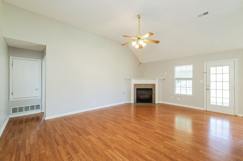 1,945/Mo, 1128 Fredrick Dr Southaven, MS 38671 Living Room View 2