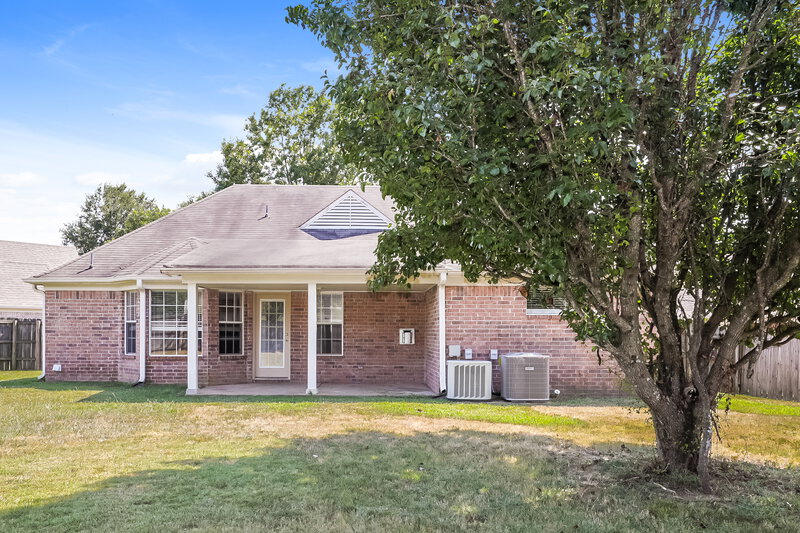 1,945/Mo, 1128 Fredrick Dr Southaven, MS 38671 Rear View