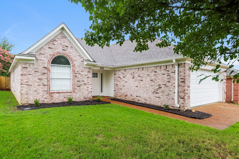 1,840/Mo, 1242 Breezy Valley Dr Cordova, TN 38018 Front View
