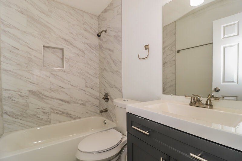 1,840/Mo, 1242 Breezy Valley Dr Cordova, TN 38018 Bathroom View