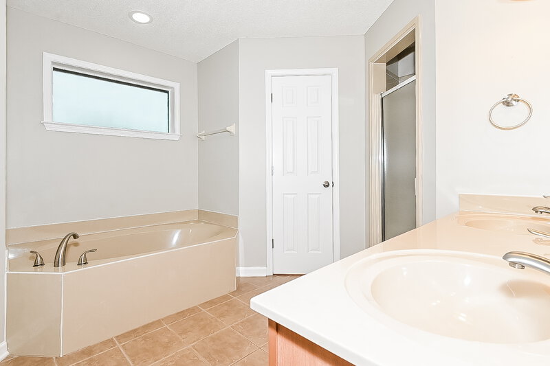 1,945/Mo, 4101 Sidlehill Dr Olive Branch, MS 38654 Main Bathroom View