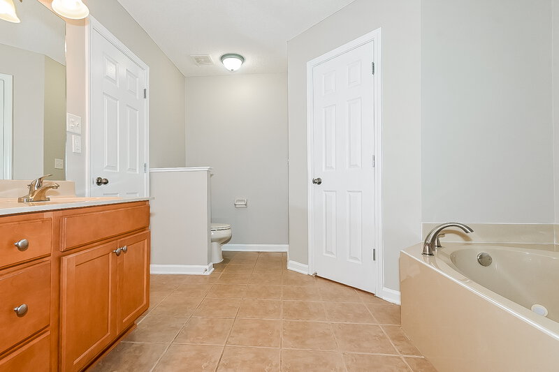 1,945/Mo, 4101 Sidlehill Dr Olive Branch, MS 38654 Main Bathroom View 2