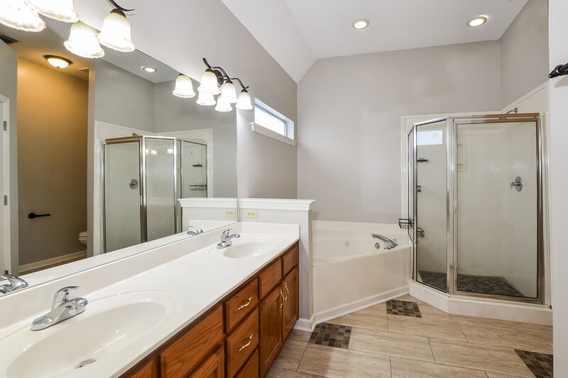 3,380/Mo, 6741 Crystal Dr Olive Branch, MS 38654 Main Bathroom View