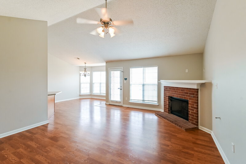 1,855/Mo, 1812 Cherry Creek Dr Southaven, MS 38671 Living Room View 3
