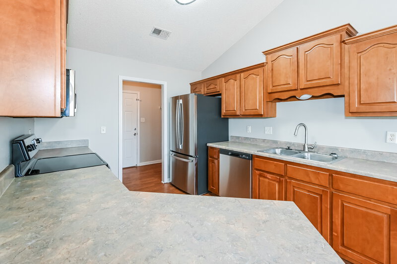 1,855/Mo, 1812 Cherry Creek Dr Southaven, MS 38671 Kitchen View