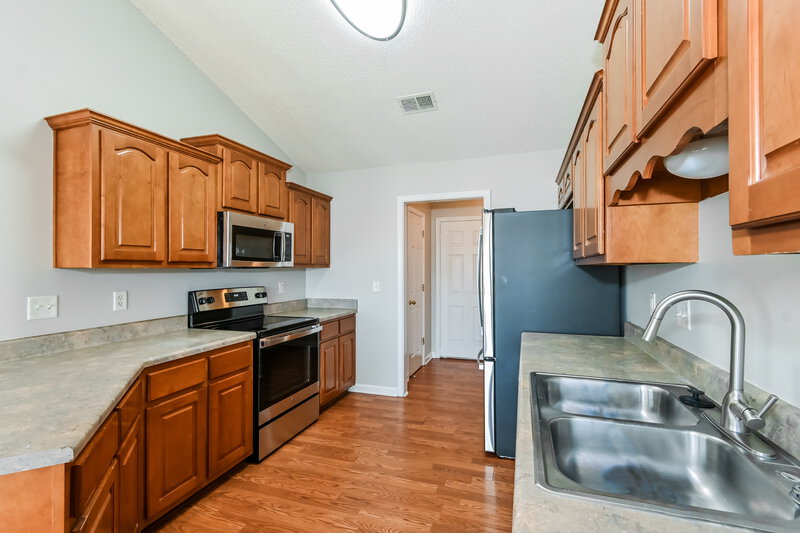 1,855/Mo, 1812 Cherry Creek Dr Southaven, MS 38671 Kitchen View 2