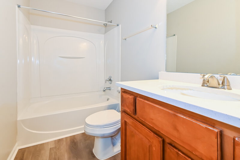 1,855/Mo, 1812 Cherry Creek Dr Southaven, MS 38671 Main Bathroom View
