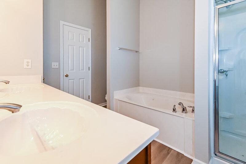 1,855/Mo, 1812 Cherry Creek Dr Southaven, MS 38671 Bathroom View 2