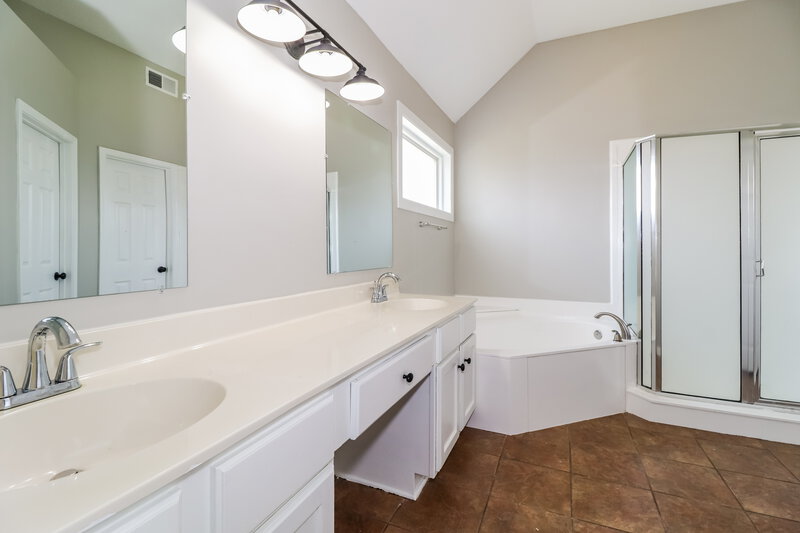 2,870/Mo, 5051 Will Fall Rd Bartlett, TN 38002 Main Bathroom View