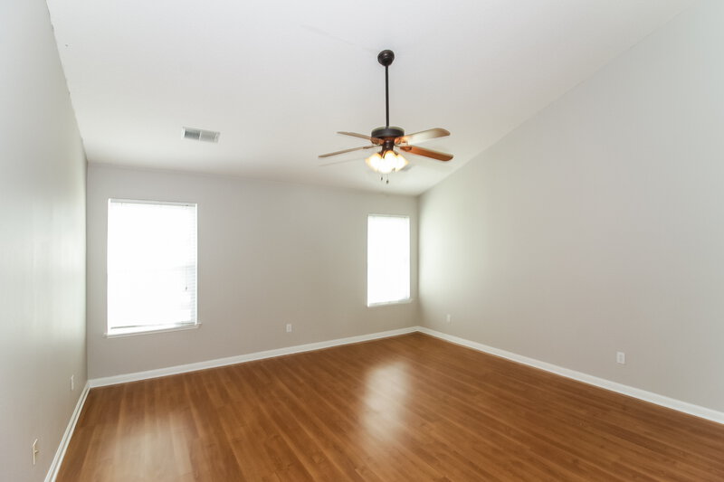 2,050/Mo, 65 Arborlon Cv Oakland, TN 38060 Main Bedroom View