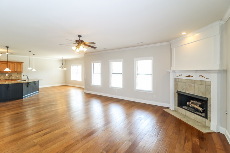 2,565/Mo, 30 Whispering Creek Dr Oakland, TN 38060 Living Room View