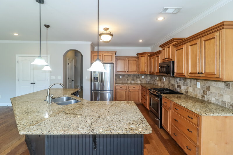 2,565/Mo, 30 Whispering Creek Dr Oakland, TN 38060 Kitchen View 2