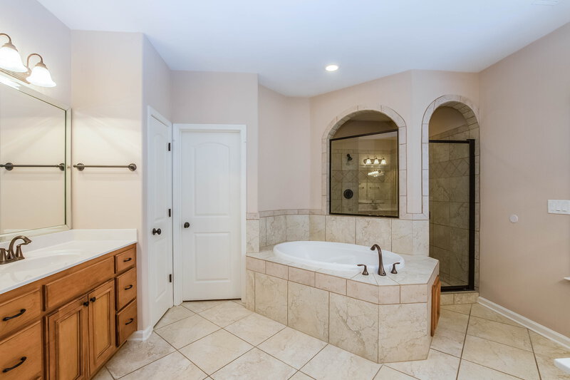 4,170/Mo, 65 Ridgefield Dr Oakland, TN 38060 Master Bathroom View