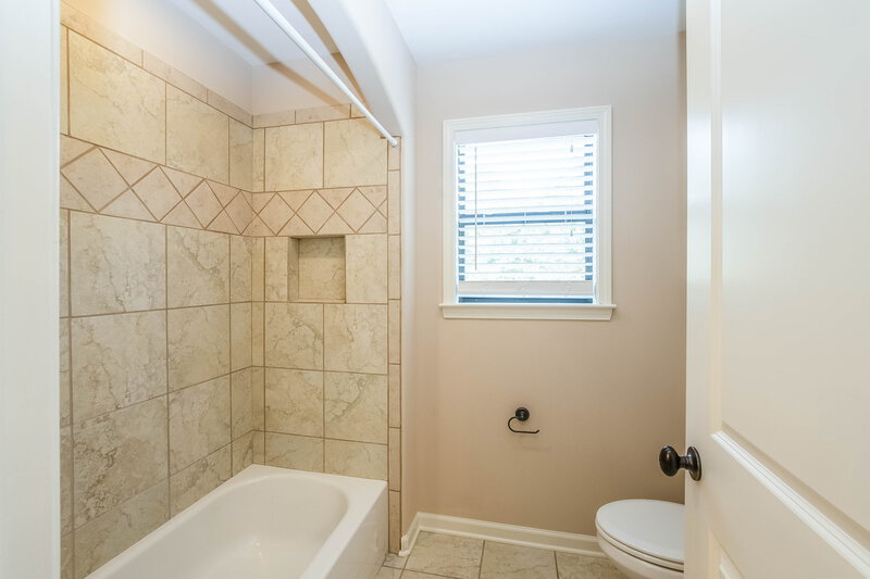 4,170/Mo, 65 Ridgefield Dr Oakland, TN 38060 Bathroom View 2