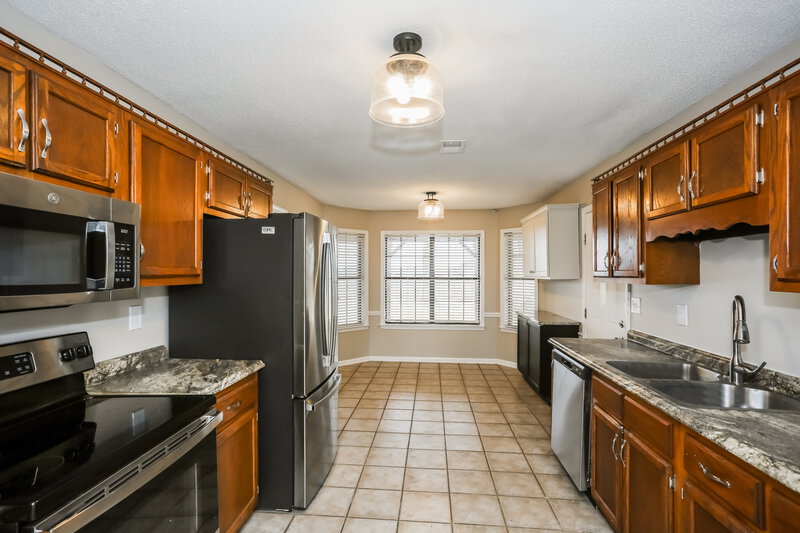 2,105/Mo, 198 N Parkway St Hernando, MS 38632 Kitchen View