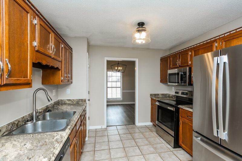 2,105/Mo, 198 N Parkway St Hernando, MS 38632 Kitchen View 2