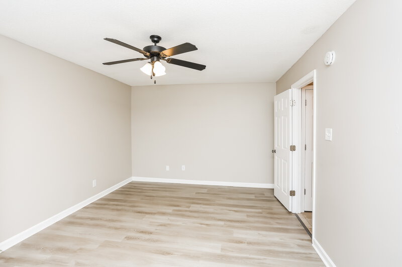 2,105/Mo, 198 N Parkway St Hernando, MS 38632 Main Bedroom View 2