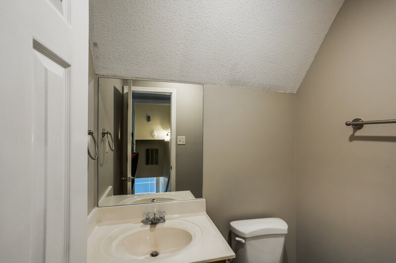 2,105/Mo, 198 N Parkway St Hernando, MS 38632 Bathroom View 2