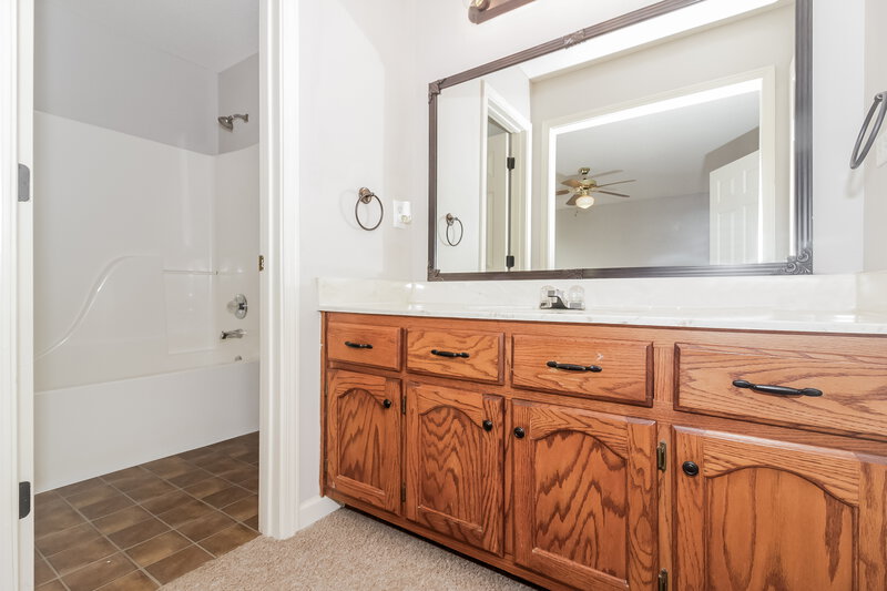 1,610/Mo, 6357 Magnolia Lakes Dr Olive Branch, MS 38654 Main Bathroom View