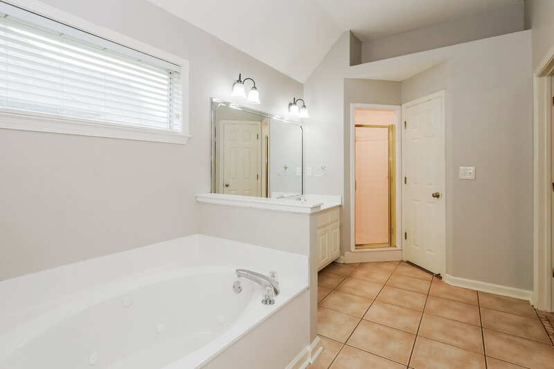 2,265/Mo, 6658 Raner Cv Arlington, TN 38002 Bathroom View