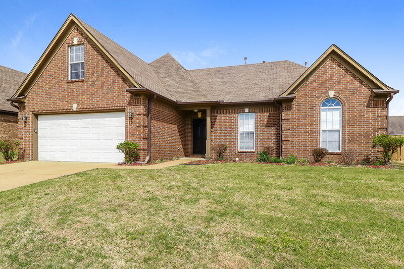 2,155/Mo, 8374 Blue Ridge Dr Southaven, MS 38672 Front View