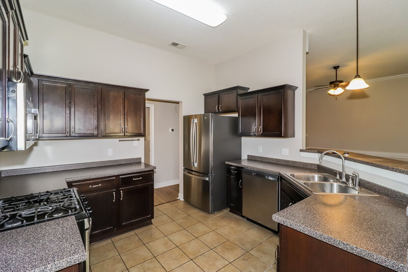 2,155/Mo, 8374 Blue Ridge Dr Southaven, MS 38672 Kitchen View 2