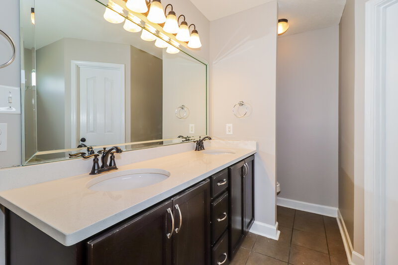 2,155/Mo, 8374 Blue Ridge Dr Southaven, MS 38672 Main Bathroom View