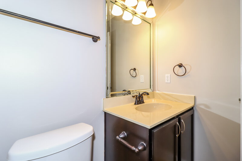 2,155/Mo, 8374 Blue Ridge Dr Southaven, MS 38672 Bathroom View