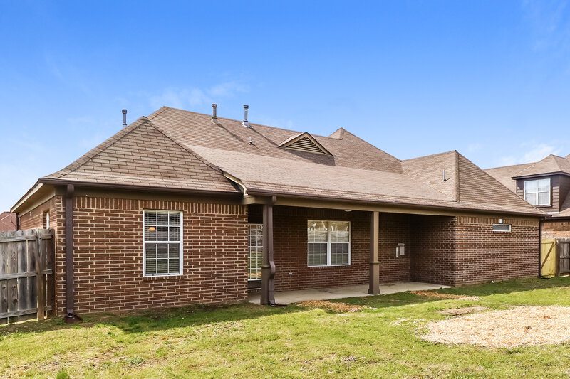 2,155/Mo, 8374 Blue Ridge Dr Southaven, MS 38672 Rear View