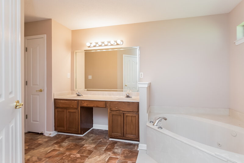 2,920/Mo, 2363 Bethany Dr Southaven, MS 38672 Master Bathroom View