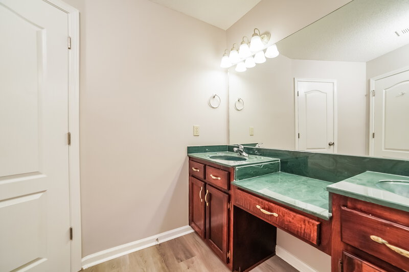 2,255/Mo, 2104 Ansley Park N Southaven, MS 38672 Main Bathroom View 2