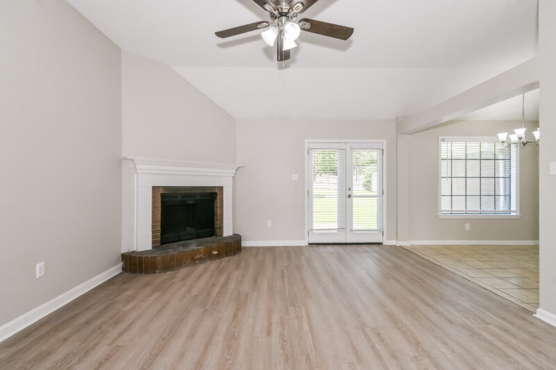1,800/Mo, 5543 Harvey Pointe Ln Memphis, TN 38125 Living Room View