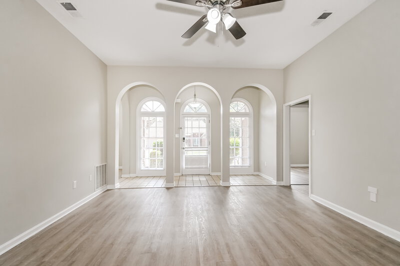1,800/Mo, 5543 Harvey Pointe Ln Memphis, TN 38125 Living Room View 2
