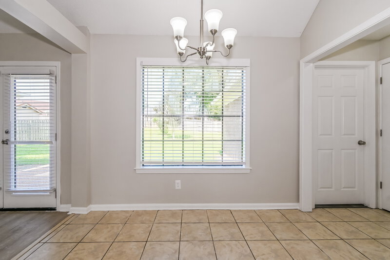 1,800/Mo, 5543 Harvey Pointe Ln Memphis, TN 38125 Breakfast Nook View