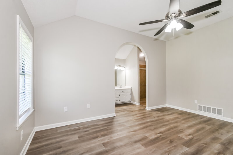 1,800/Mo, 5543 Harvey Pointe Ln Memphis, TN 38125 Main Bedroom View 2