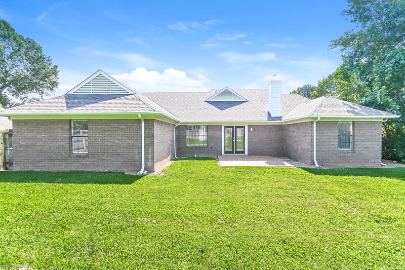 1,800/Mo, 5543 Harvey Pointe Ln Memphis, TN 38125 Rear View