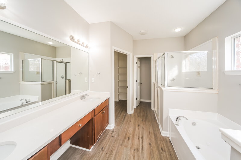 2,940/Mo, 7722 Driscoll St Memphis, TN 38125 Main Bathroom View