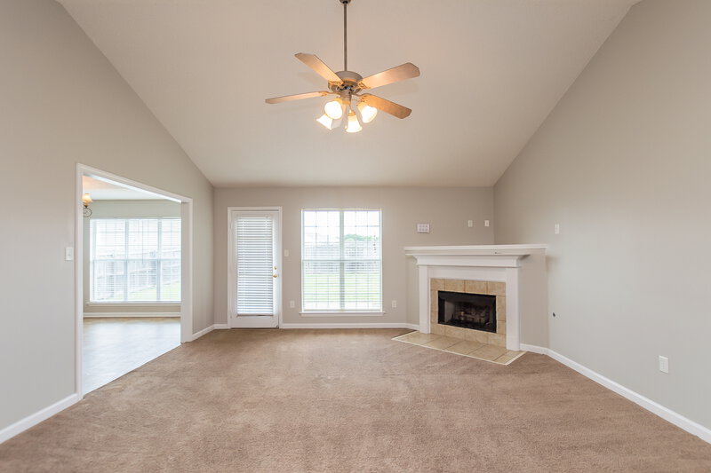 1,725/Mo, 1922 Cresent Ln Southaven, MS 38671 Living Roomlarge View 2