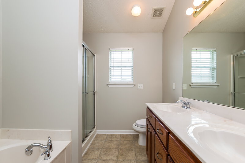 1,725/Mo, 1922 Cresent Ln Southaven, MS 38671 Master Bathroomlarge View
